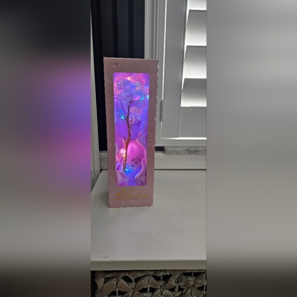 🌟 Pink Lighted Rose Ornament  in Gift Box Home Or Desk Decor 🌟 - Picture 4 of 5